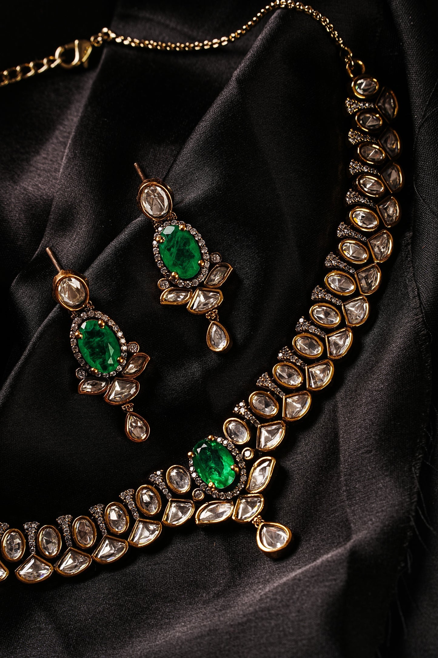 Royal Green Emerald & Kundan Stone Necklace Set